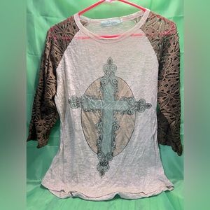 Southern Grace lace sleeve women’s shirt Sz Med